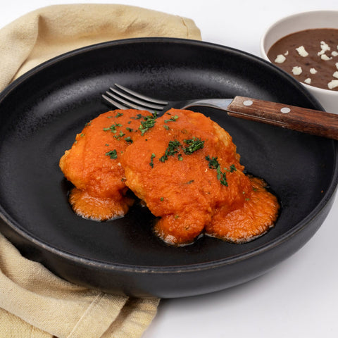 Tortitas de pollo en salsa roja